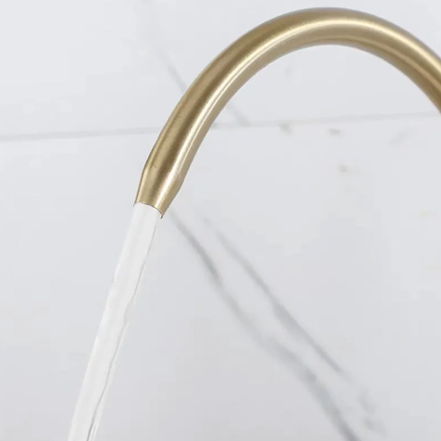 Auksinis virtuvės maišytuvas REA ECO FRESH su vandens filtru, dviejų čiaupų, matinė apdaila