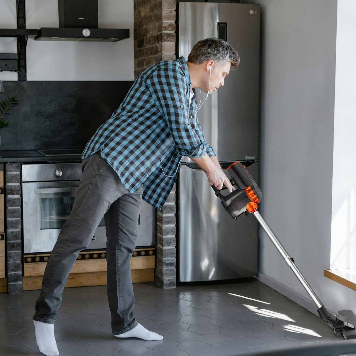 Vertikalus rankinis cikloninis dulkių siurblys be maišelio, galingas 650W, 5in1, patogus, 5m