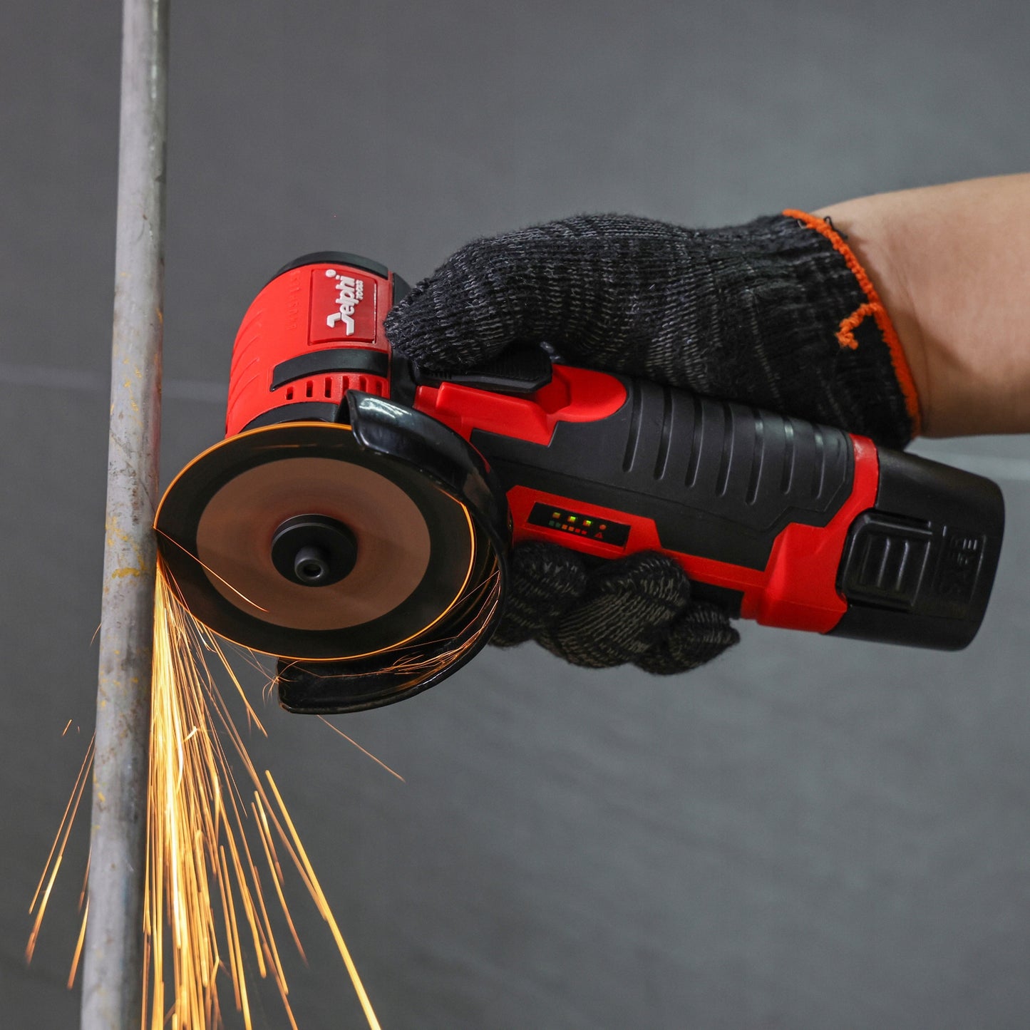 Akumuliatorinė kampinė šlifavimo mašinėlė Delphi Tools MG-01 Brushless 12V su 2 baterijomis, 7 diskais, lagaminu ir priedais