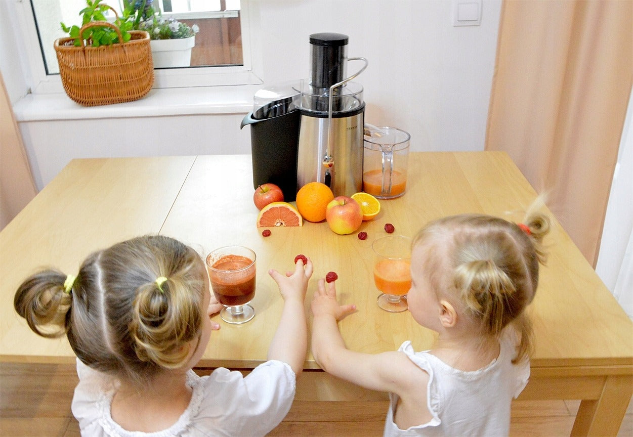 Galinga vaisių ir daržovių sulčiaspaudė FreshJuice TRANSA 1400W – greita ir efektyvi sulčių gamyba namuose