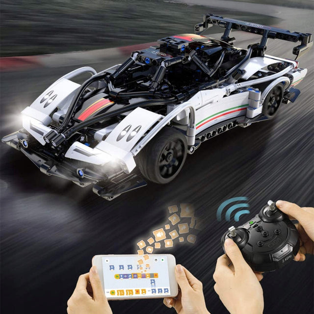 Vaikų žaislai: interaktyvūs, lavinamieji, edukaciniai ir žaislai kūdikiams, skirti kūrybingumui ir ugdymui skatinti.