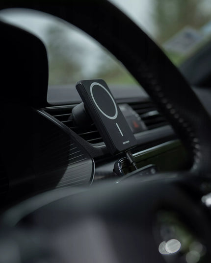 Automobilinis telefono laikiklis su Qi įkrovikliu, suderinamas su  MagSafe