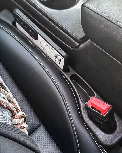 2 vnt. Organizatorius tarpų užpildas automobilio sėdynės šonui su diržo tuneliu