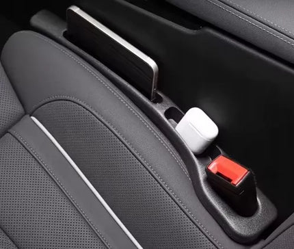 2 vnt. Organizatorius tarpų užpildas automobilio sėdynės šonui su diržo tuneliu