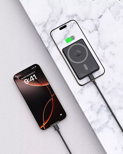 2 viename išorinė baterija Powerbank su MagSafe 5000mAh 15W LED