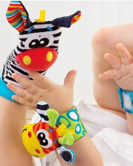 4 vnt. 3D kojinytės ir apyrankės-barškučiai kūdikiams – lavinamieji jutiminiai žaislai
