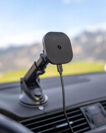 Automobilinis telefono laikiklis su indukciniu įkrovikliu ir „MagSafe“ tvirtinimu prie stiklo