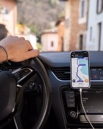 Magnetinis automobilinis telefono laikiklis Spacecase, skirtas prietaisų skydeliui su MagSafe palaikymu