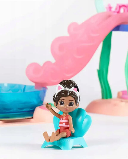 Gabby's Dollhouse didelis baseino rinkinys: 2 figūrėlės, Gabi, Merkatė ir čiuožykla