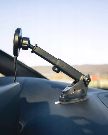 AUTOMOBILINIS TELEFONO LAIKIKLIS ANT STIKLO SU INDUKCINIU ĮKROVIKLIU, SKIRTAS MAGSAFE