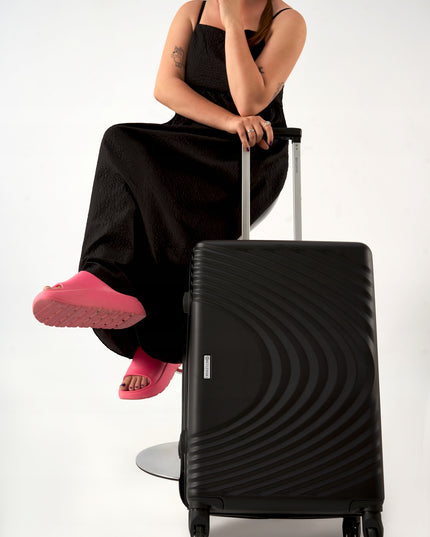 Elegantiškas kelioninis lagaminas su šoninėmis kojelėmis ir kodu užraktu BETLEWSKI