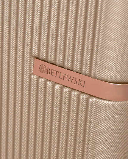 BETLEWSKI Kelioninis kabininis lagaminas, talpus atostogoms, su ratukais, stilinga rankena.