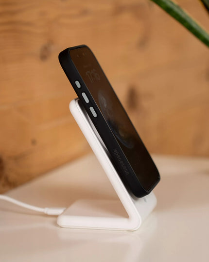 Spacecase 15W belaidis įkroviklis su „MagSafe“ funkcija, skirtas telefonui, magnetinis, baltas