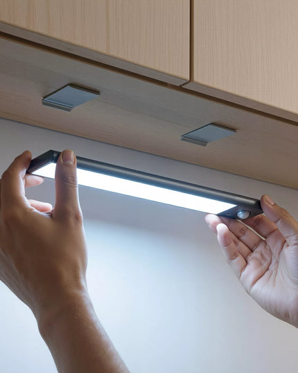BOSTE išmanusis naktinis LED šviestuvas su RGB, judesio ir sutemų jutikliu, magnetinis