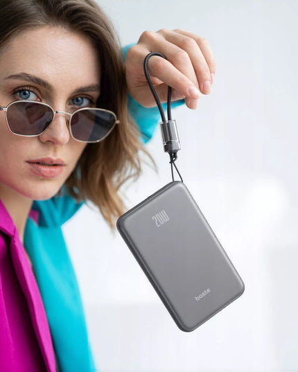 BOSTE IŠORINĖ BATERIJA (POWER BANK) SU MAGSAFE BELAIDŽIU ĮKROVIMU IR PD 20W USB-C KABELIU