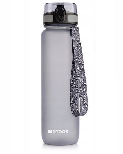 „Meteor“ gertuvė 1000 ml iš „Tritan“ su įdėklu, kandikliu ir dirželiu, pilka