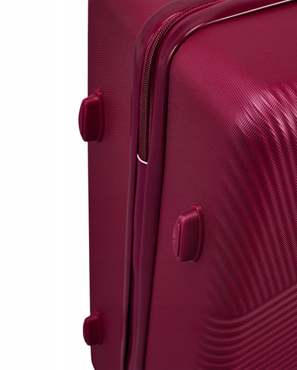 Betlewski Vidutinio dydžio rankinis kelioninis lagaminas su ratukais, skirtas komandiruotėms.