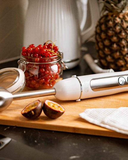 Galinga rankinė maišyklė GALINGA 1500W greičio reguliavimas Susuktas 180 cm laidas BALTA