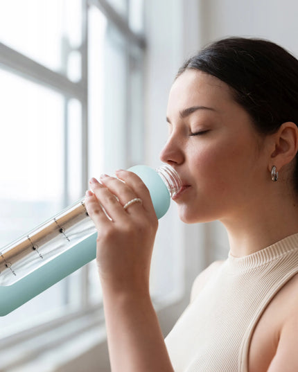 AquaFloow MotivateGlass 1 l motyvacinis stiklinis vandens butelis su matavimo žymomis