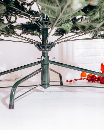 Dirbtinė eglutė PE + PVC Alaska 150 cm, vyrių mechanizmas, tanki, aukščiausios kokybės