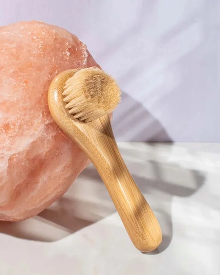 CRYSTALLOVE bambukinis rankinis šepetėlis veido, kaklo, dekoltė ir krūtinės masažui