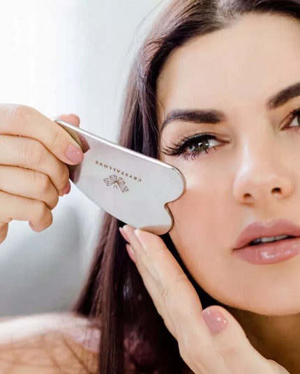 CRYSTALLOVE Cryo Ice Gua Sha – nerūdijančiojo plieno veido masažo plokštelė