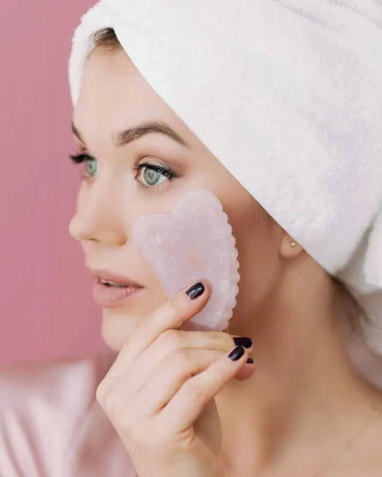 CRYSTALLOVE 3D gua sha veido masažo plokštelė iš rožinio kvarco