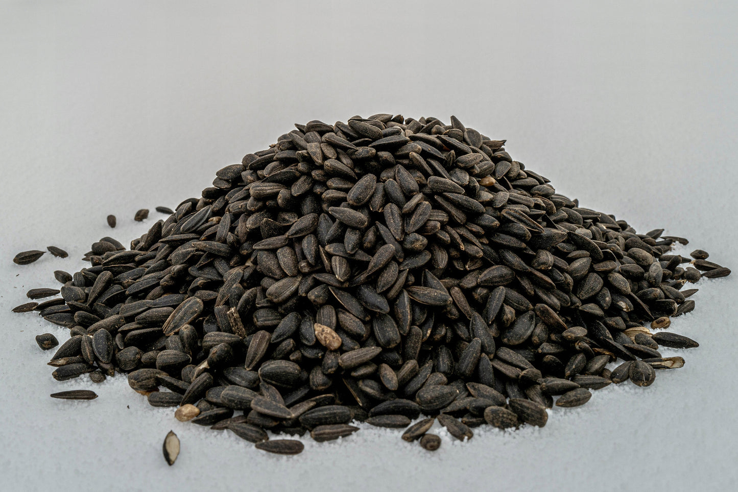 JUODOSIOS SAULĖGRĄŽOS SVEIKAS PAŠARAS MAISTAS SKANĖSTAS ŽIEMOJANTIEMS PAUKŠČIAMS 1KG