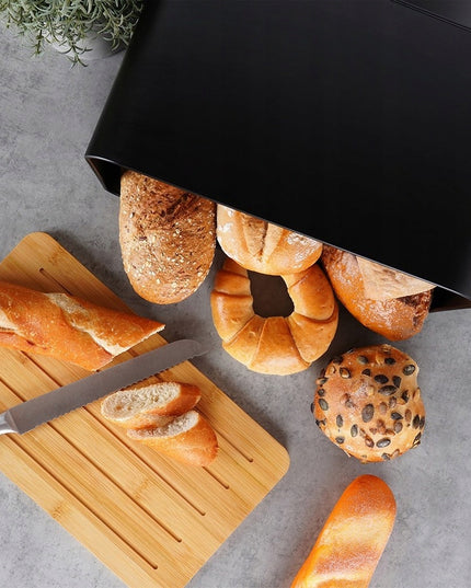 Juoda metalinė medinė duoninė, uždaromas indas duonai ir bandelėms