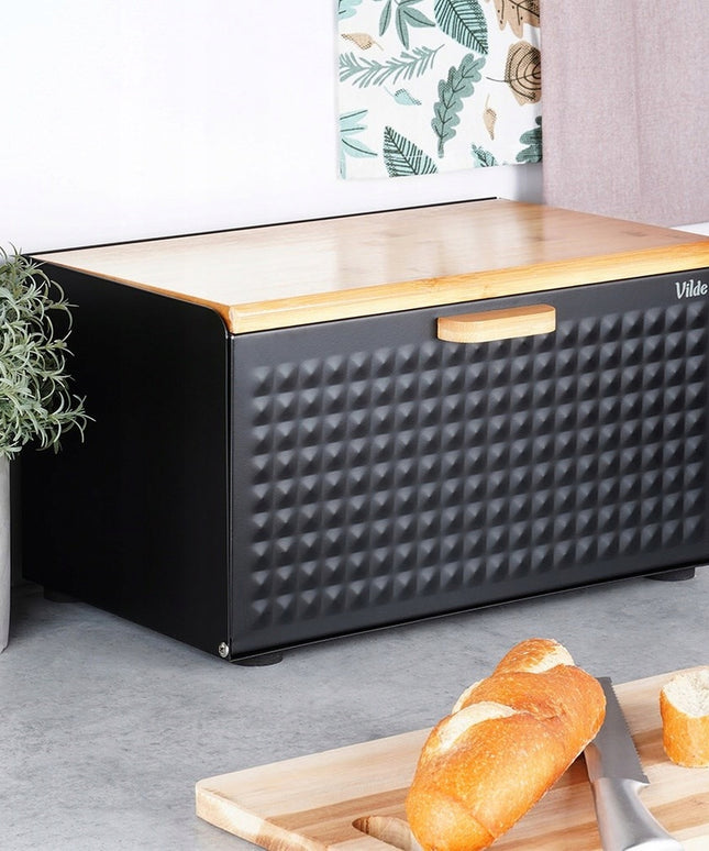 Juoda metalinė medinė duoninė, uždaromas indas duonai ir bandelėms