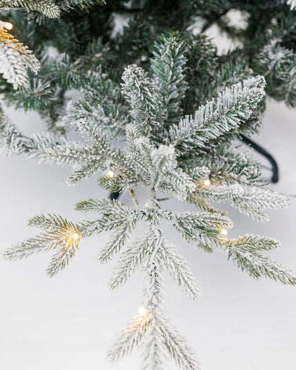Dirbtinė eglutė Arkties eglė Snowy PE+PVC 2,15 m su integruota girlianda
