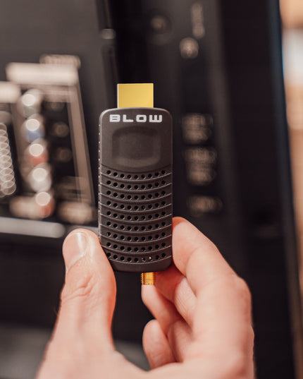 Televizijos imtuvas DVB-T2 HEVC H.265 FULL HD MINI STICK su nuotolinio valdymo pulteliu ir baterijomis