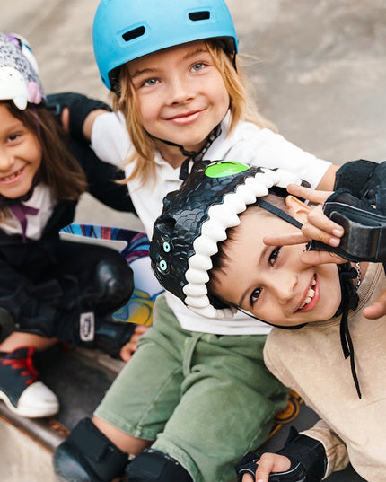 RIEDLENTĖ FISZKA VAIKAMS SU RANKENA DENYJE ŠVIEČIANTYS LED RATUKAI TVIRTA