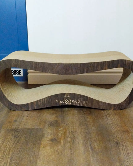 DIDELĖ KARTONINĖ KATĖS DRASKYKLĖ IR GULIMAS VIETA 78x28x24 cm Mruu&Pruu