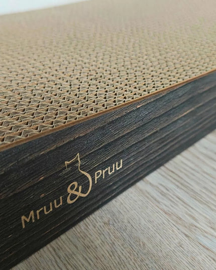 Kartoninė draskyklė-gultas katėms Mruu&Pruu SIGMA, ruda