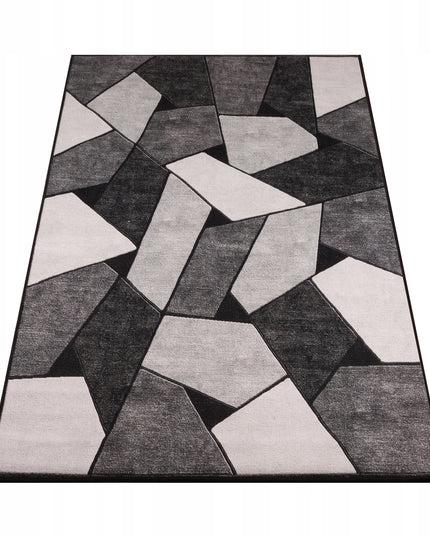 Modernus neslystantis pilkas juodas kilimas 120x170 cm mozaikos raštu svetainei BCF
