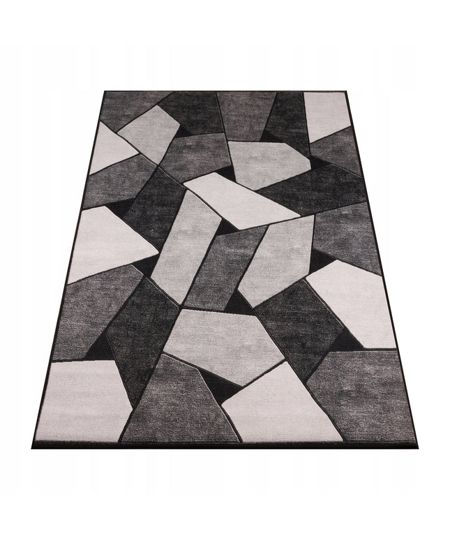 Modernus neslystantis pilkas juodas kilimas 120x170 cm mozaikos raštu svetainei BCF