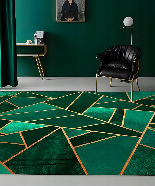 Kilimas 220x160cm žalias, glamūrinis, su auksinėmis detalėmis, geometriniai trikampiai