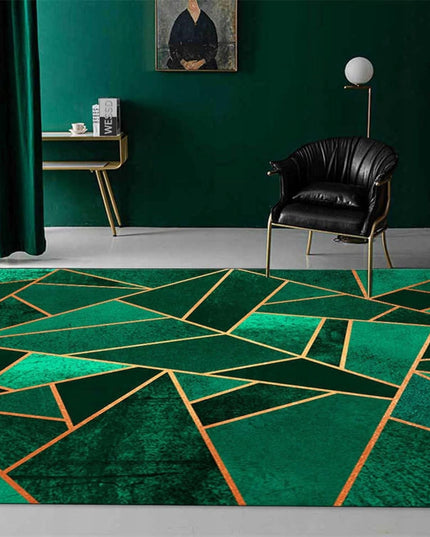 Kilimas 220x160cm žalias, glamūrinis, su auksinėmis detalėmis, geometriniai trikampiai