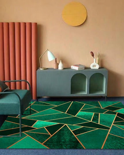 Kilimas 220x160cm žalias, glamūrinis, su auksinėmis detalėmis, geometriniai trikampiai