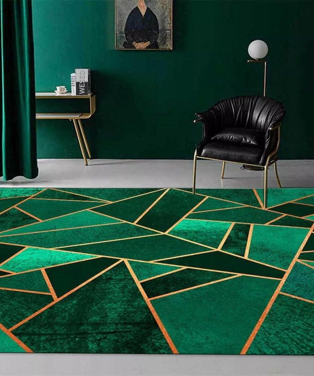 Kilimas 220x160 cm žalias trikampiai su auksiniais akcentais geometrinis glamur