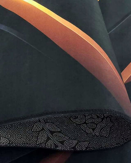 Modernus neslystantis kilimas svetainei 160x220cm, juodos ir auksinės spalvos su raštu