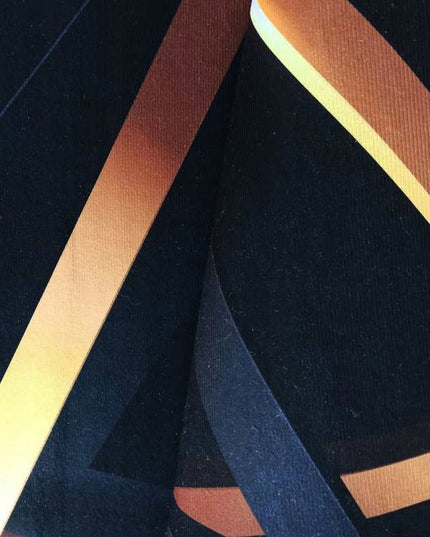 Modernus neslystantis kilimas svetainei 160x220cm, juodos ir auksinės spalvos su raštu