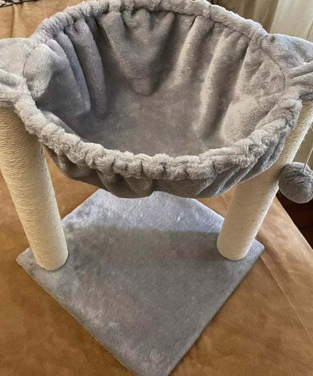 K&M F062 kačių draskyklė su gultu, 53 cm