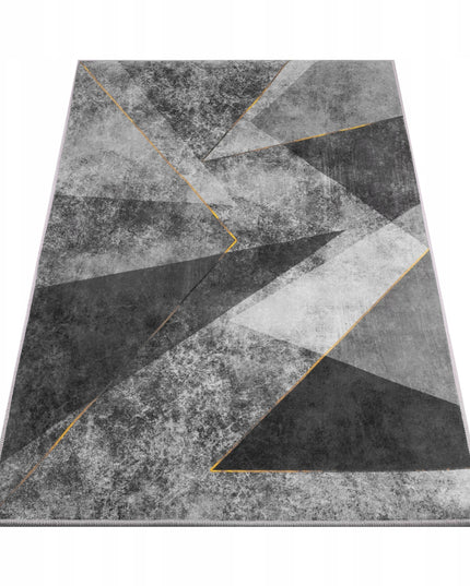 Pilkas geometrinis kilimas 220x160 su auksiniais juodais trikampiais, modernus svetainei