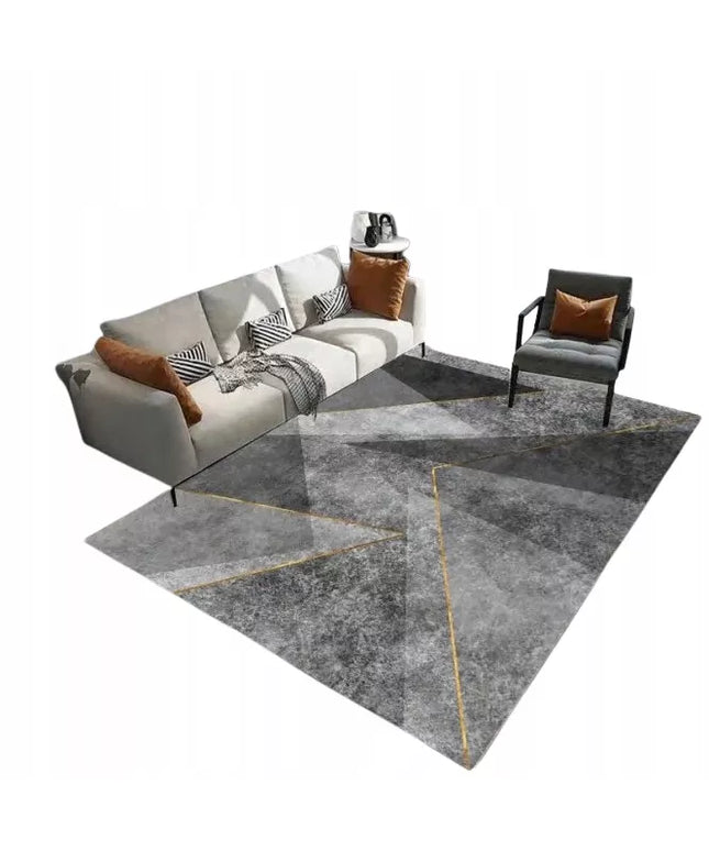 Pilkas geometrinis kilimas 220x160 su auksiniais juodais trikampiais, modernus svetainei