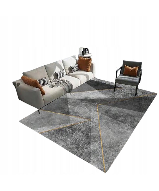 Pilkas geometrinis kilimas 220x160 su auksiniais juodais trikampiais, modernus svetainei