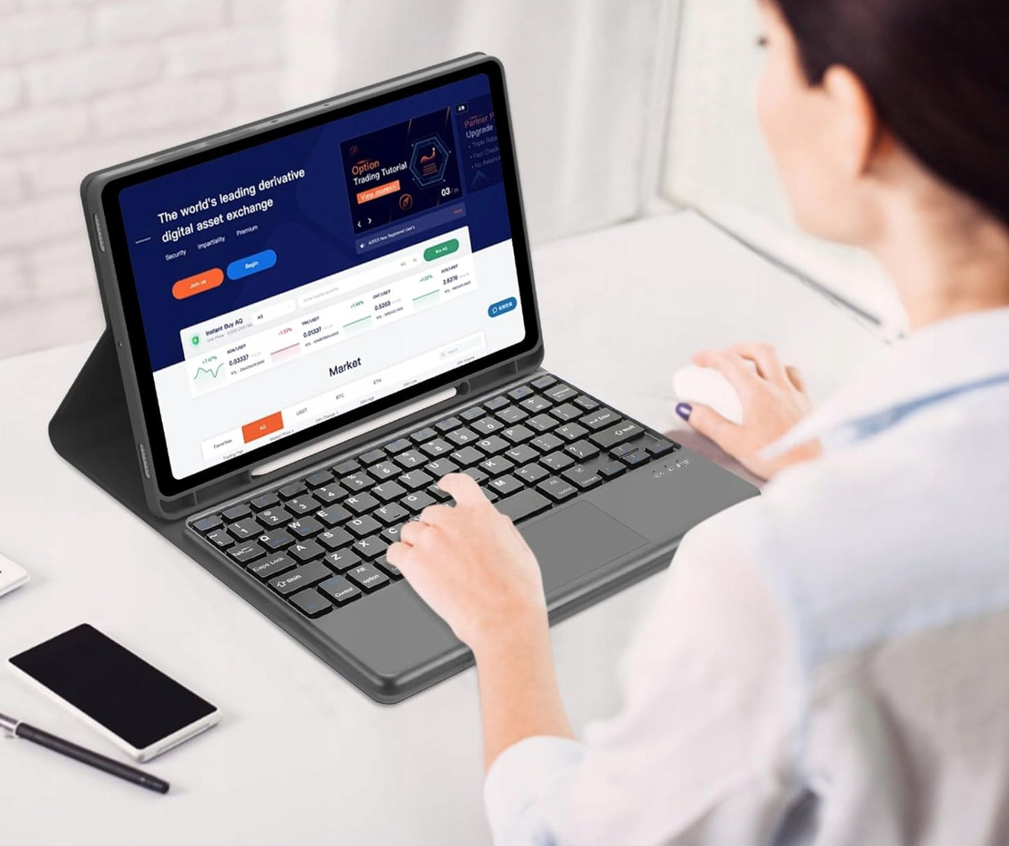 Dėklas su klaviatūra ir lietimės skydeliu (touchpad) skirta Samsung Galaxy Tab S10 FE Plus S10 FE+ 13.1"