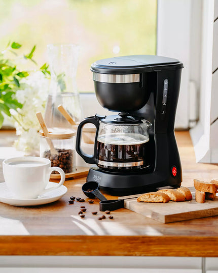 Adler 4381 Black kavinukas su filtru 0,6 l, 600 W, šilumos palaikymas, apsauga nuo lašėjimo