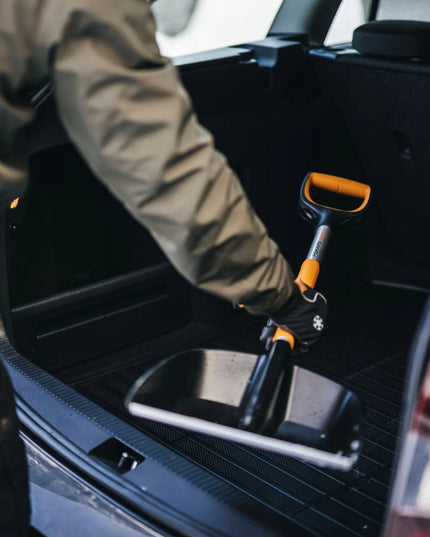 FISKARS X-SERIES automobilinis sniego kastuvas, 98 × 29 cm